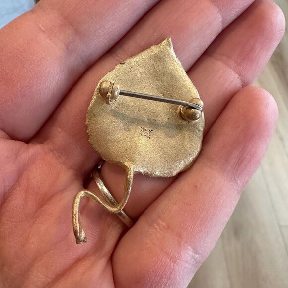 Vintage Gold Leaf Brooch Pin Fall Pin Autumn Jewelry - Picture 3 of 3